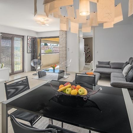 Apartment Residence Porec Bagian luar foto