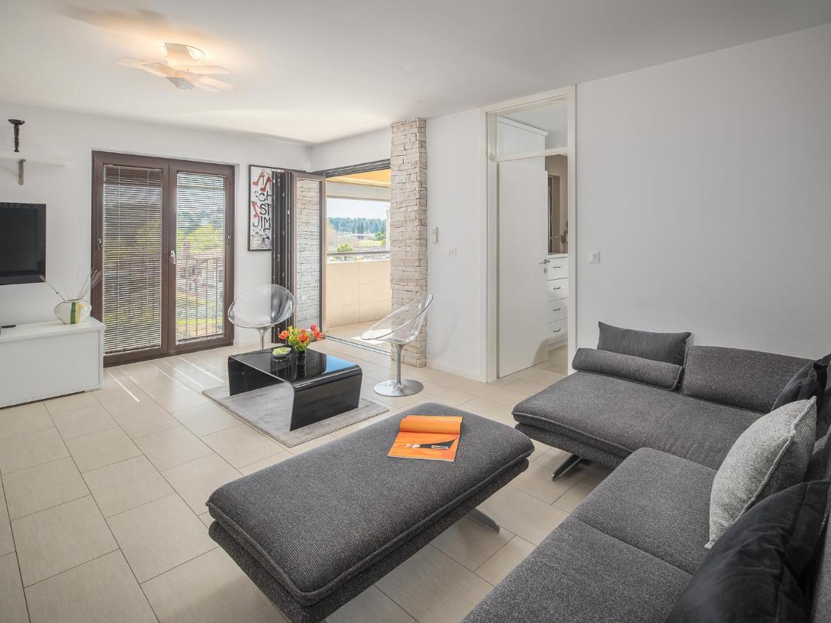 Apartment Residence Porec Bagian luar foto