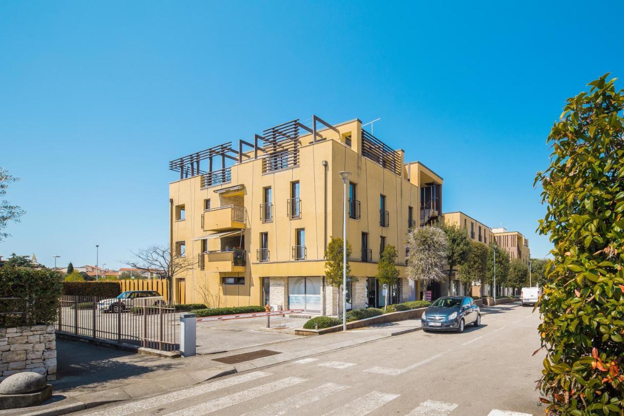 Apartment Residence Porec Bagian luar foto