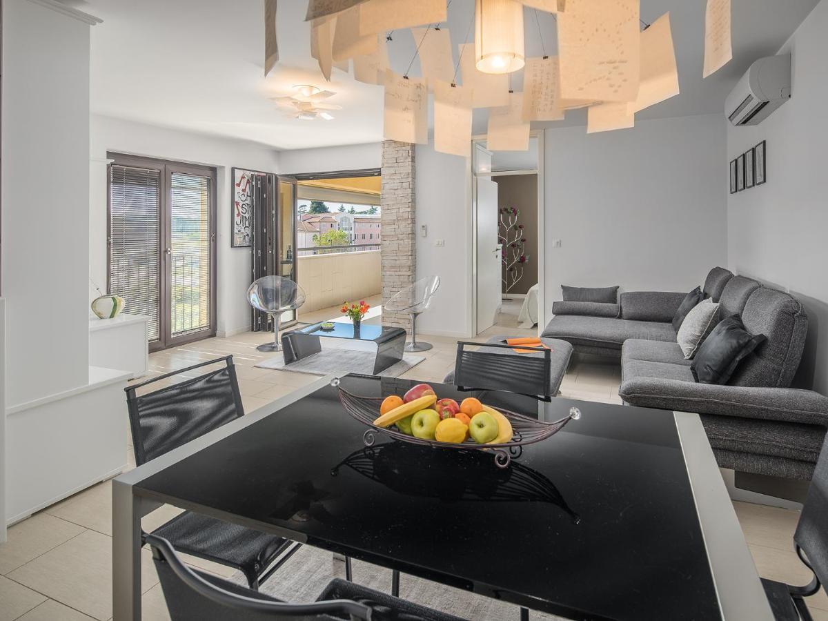 Apartment Residence Porec Bagian luar foto