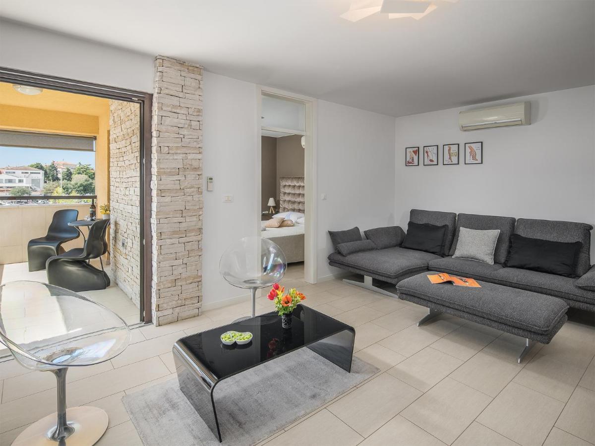 Apartment Residence Porec Bagian luar foto