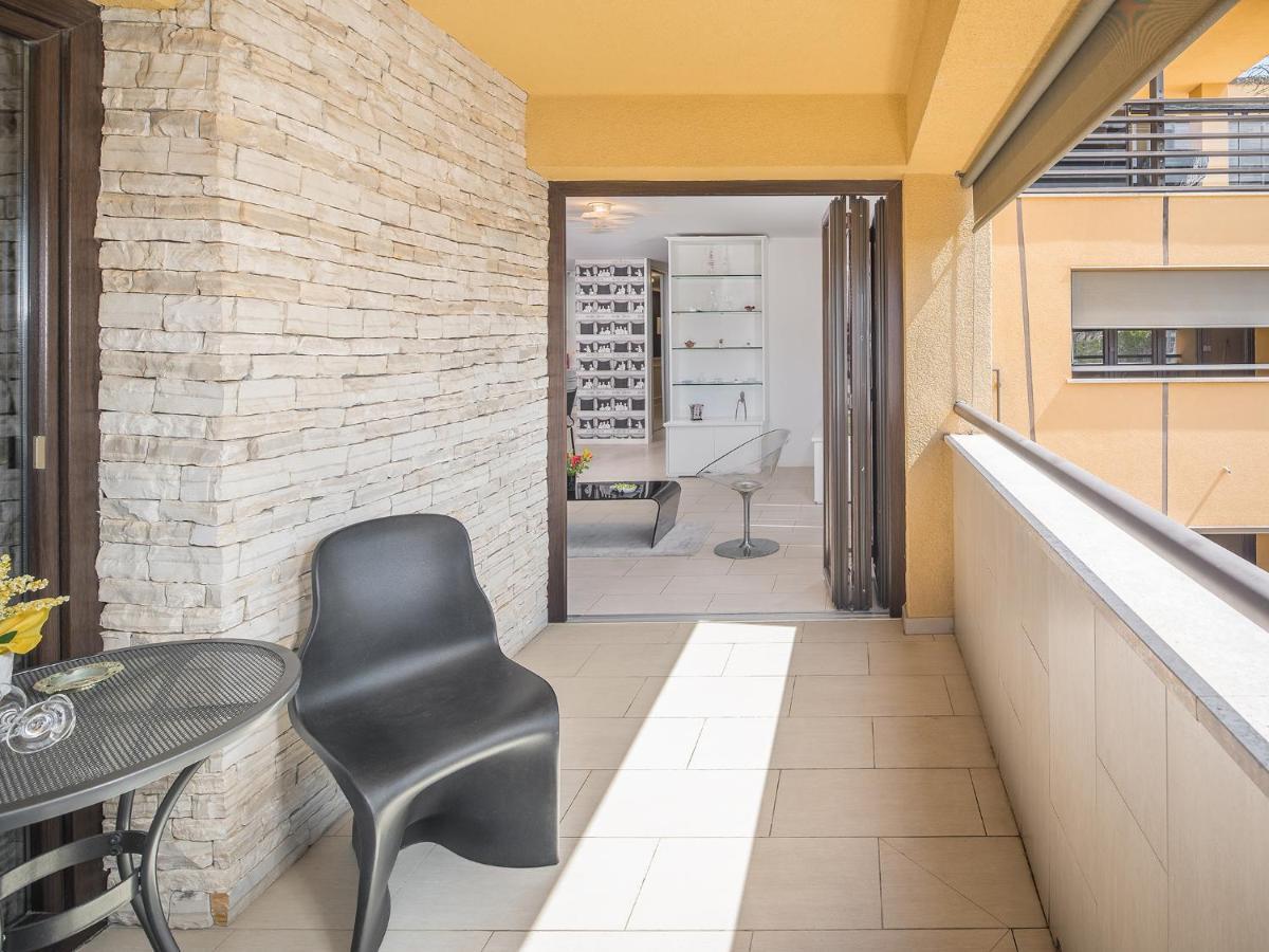 Apartment Residence Porec Bagian luar foto